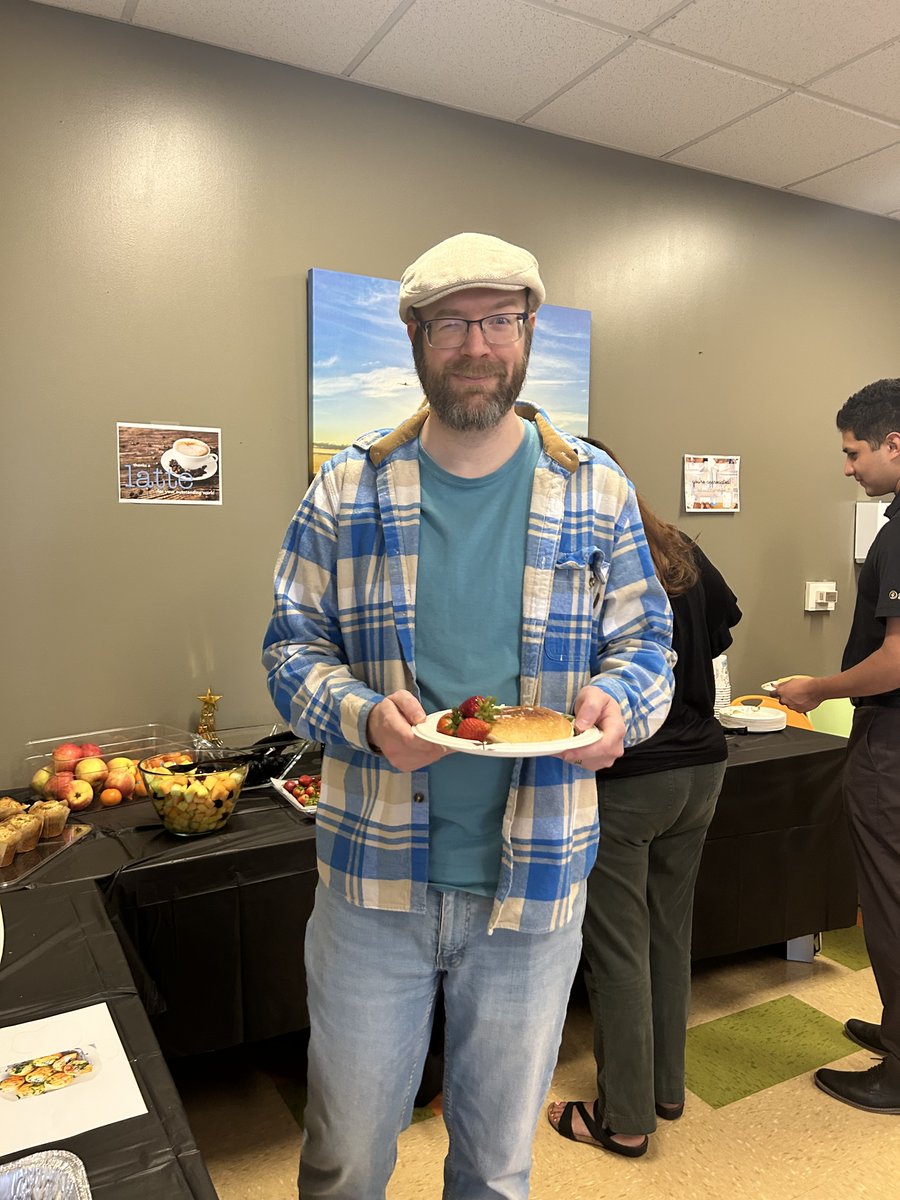 LP_Difference's tweet photo. Looking for a place where hard work is celebrated and your well-being is a priority? At LP Insurance, our Appreciation Week is just one example of how we support our employees. Explore open positions &amp; join our team: https://t.co/bnaXAEHDiG 

#JoinUs #WorkWithLP #InsuranceCareers https://t.co/DNTw85cGin