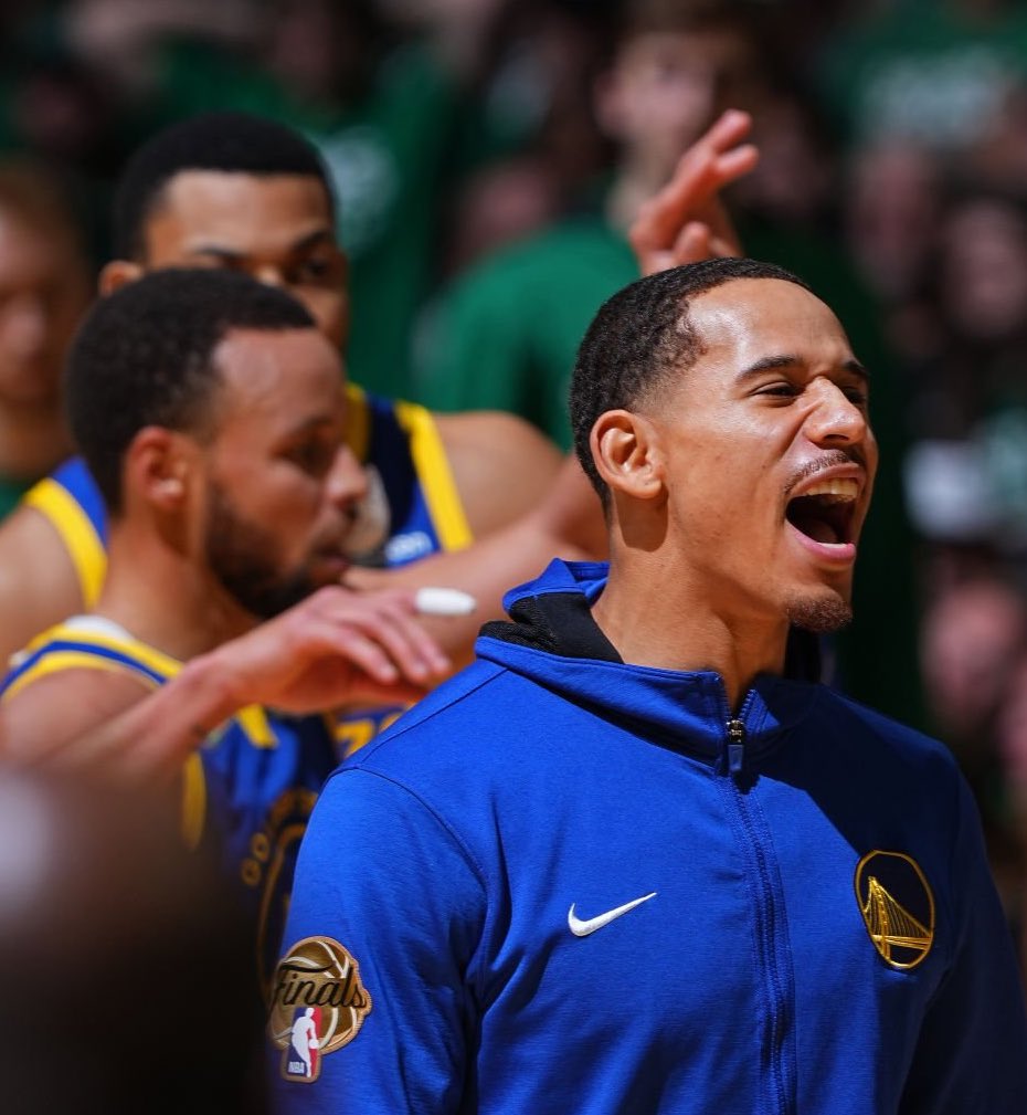 TheDunkCentral's tweet image. Juan Toscano-Anderson says LeBron James is the greatest player of all time

“I've been a Warriors fan my whole entire life. So watching him compete against that dynasty, people say that that was the best team of all time. He took team that team to the wire pretty much by…