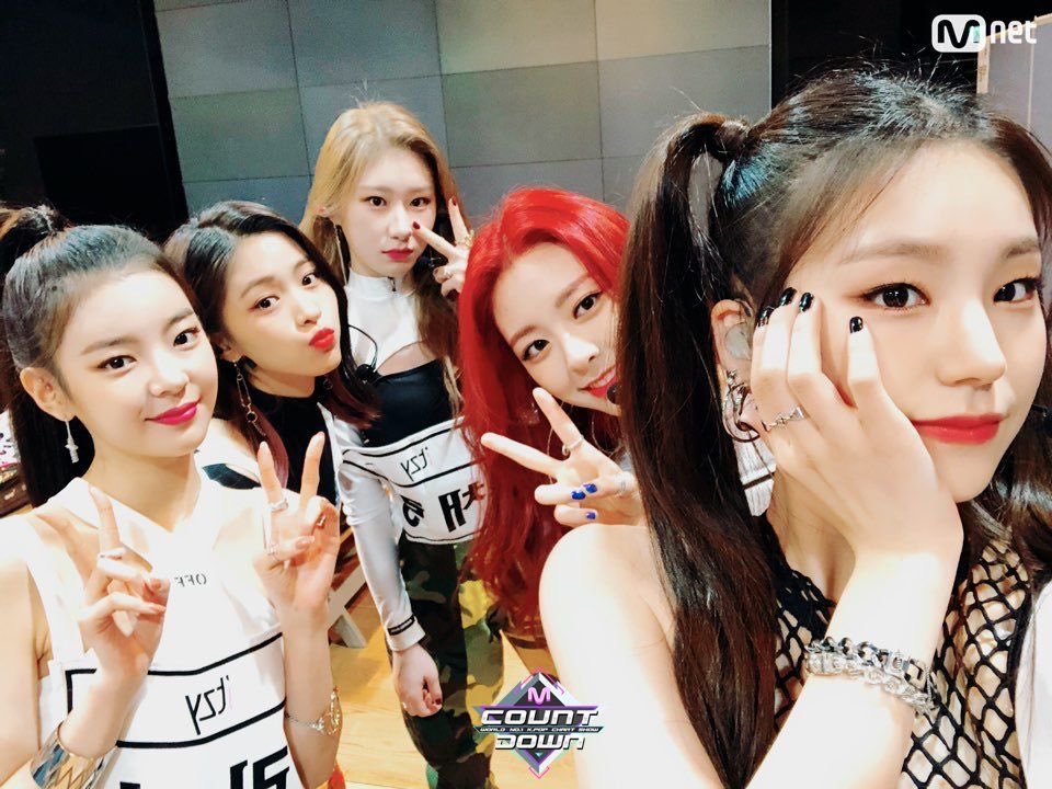 moonyonn_'s tweet photo. thank you my girls for all this years together and more yet to come 🥺

#있지믿지날자_앞으로도영원히
#ITZY_7th_Anniversary
#있지 #ITZY @ITZYofficial https://t.co/JZlMKUDCzu