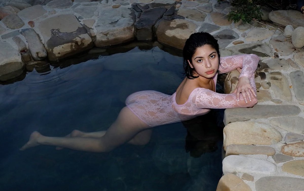 Los_Angeles_App's tweet photo. Floral Lace. That's Los Angeles. Hazel is shown here wearing our FNS328 Floral Lace Long Sleeve Scoopneck Bodysuit in Light Pink. Buy 2, get the 3rd half off on items within the same style in store or spend $50 in our Valentine's Day Shop online and get a free panty. Made by experienced workers earning fair wages in South Central, Los Angeles. #thatslosangeles #losangelesapparel #valentinesday #madeinusa 

https://t.co/oOROqnf8Fo