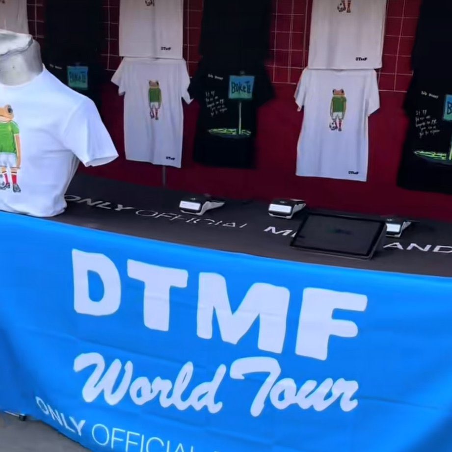 Hace 6 meses, en una clase de comunicación política en una universidad argentina, analicé a Bad Bunny y me miraron CON ESCEPTICISMO. Hoy, después de su show de medio tiempo del Super Bowl, el tiempo hizo lo suyo: no era “música pop”. era un concepto que define su posición ante el