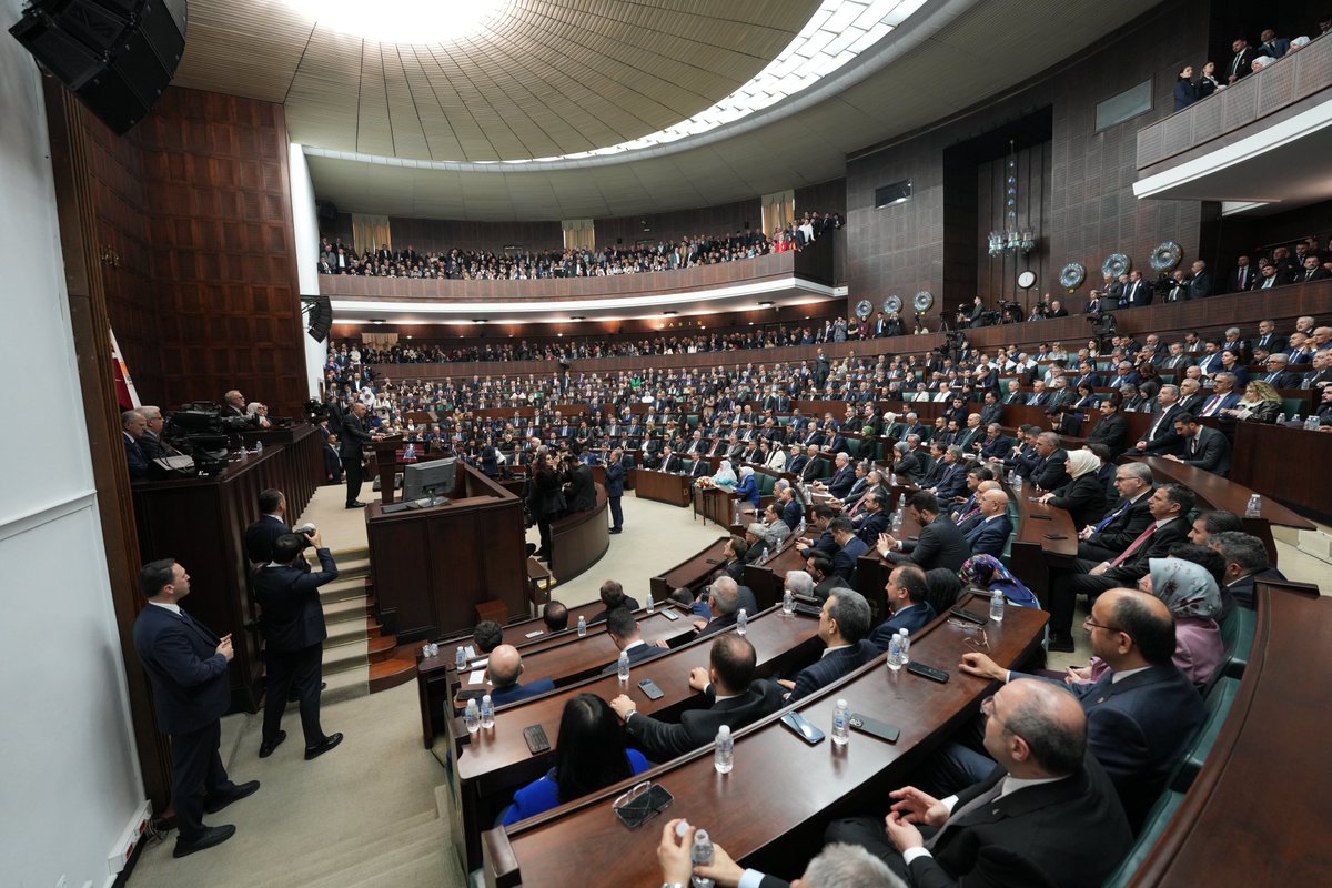 Bugün <a href="/TBMMresmi/">TBMM</a> ‘de, <a href="/Akparti/">AK Parti</a> Grup Toplantımızı, Cumhurbaşkanımız ve Genel Başkanımız Sayın <a href="/RTErdogan/">Recep Tayyip Erdoğan</a> ’ın hitaplarıyla gerçekleştirdik.

Sayın Cumhurbaşkanımız, hem iç politikadan dış politikaya, hem sosyal adalet alanındaki reformlardan diplomatik girişimlerimize kadar pek çok