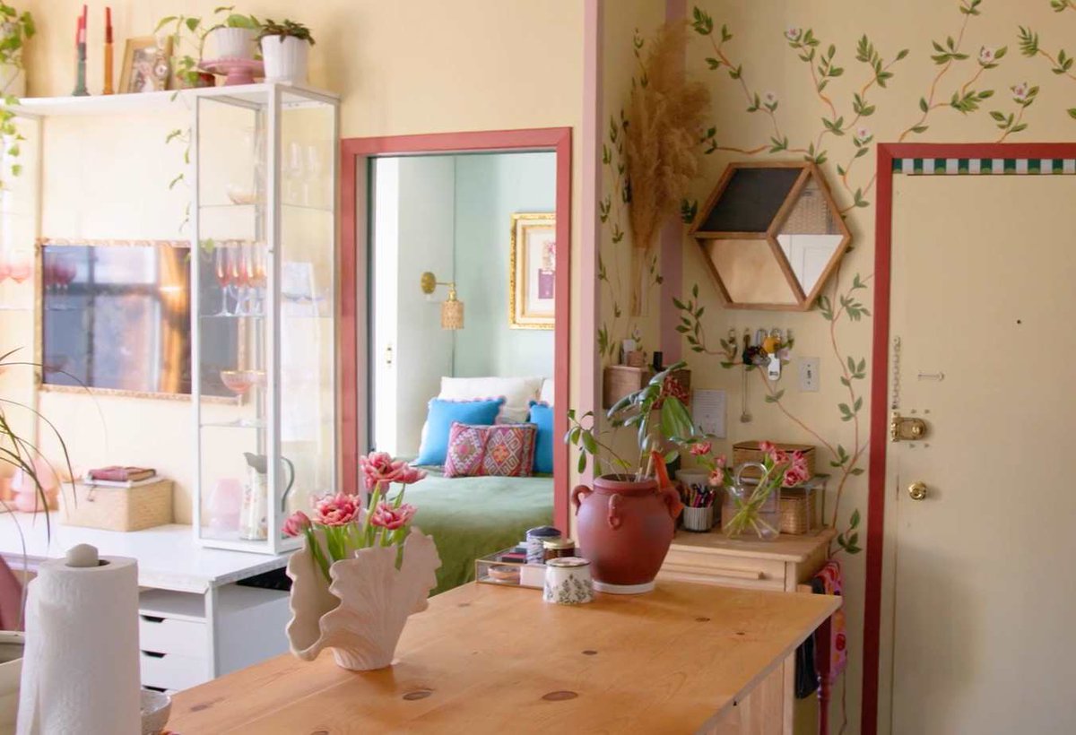 DustinMPeyser's tweet image. Two People Are Thriving in 320 Square Feet — See How They Do It dlvr.it/TQvMPR 👉 Reveal Your ROI bit.ly/MyHomeAI 👈 #TinyLiving #SmallSpaceSolutions #BrooklynApartments #HomeOrganization #InteriorDesign