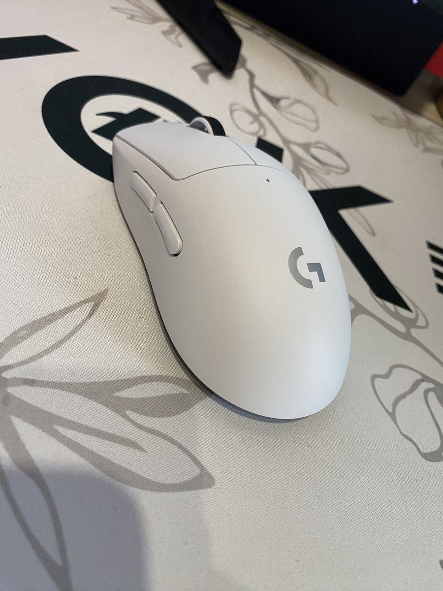 Un grand MERCI à <a href="/VaelonEsport/">Vaelon Esport</a>  qui m’ont fait gagner cette PRO X SUPERLIGHT 2 et <a href="/LogitechGFrance/">Logitech G France</a> vous avez fait une vrai pépite ! 🫶🏻
Soyez bien a l’affût sur ma chaîne j’essayerai d’en faire une video malgré les cours qui me prennent un peu trop de temps 🔥❤️