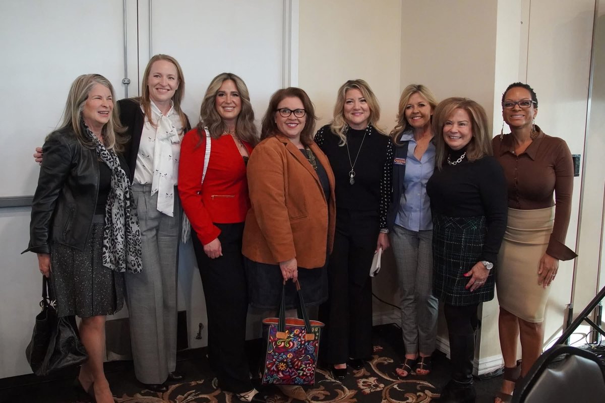 MRomeroNV's tweet photo. Thank you to the @HCC_Nevada for inviting me to speak about my favorite topic, our city, at this mornings breakfast. #CityofHenderson #APlacetoCallHome #APlacetodoBusiness #HendersonChamber https://t.co/lDD214DMrL