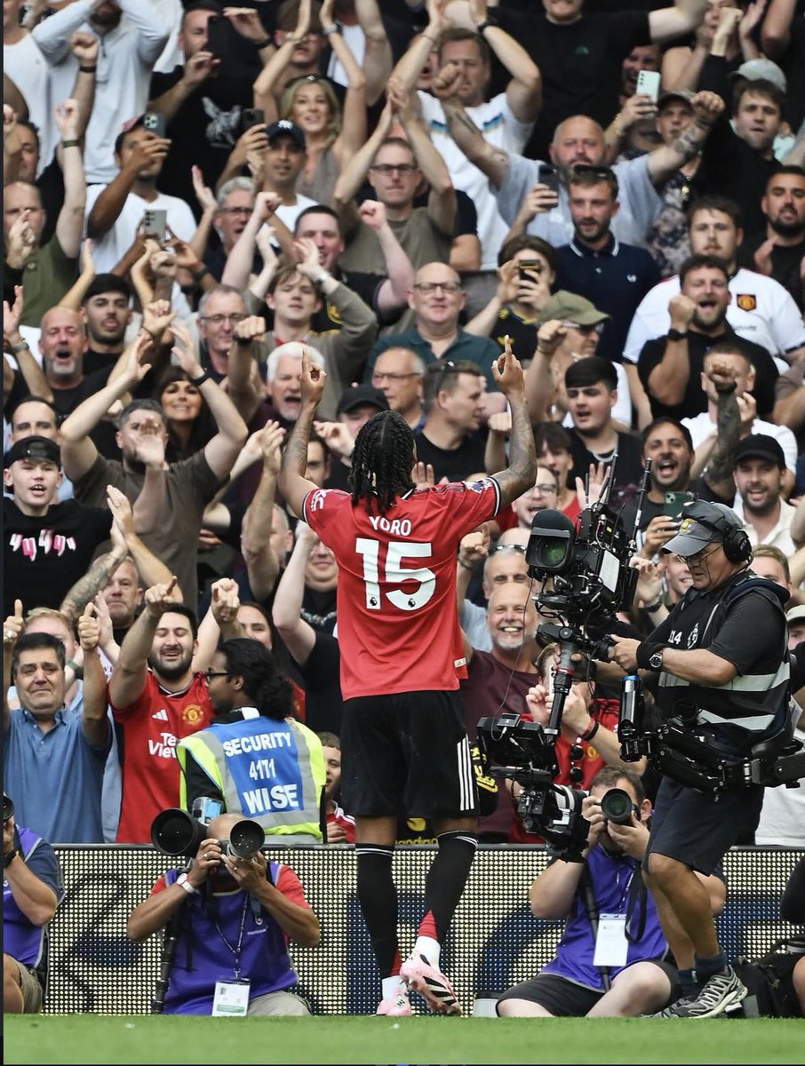 Even if your battery is 1% leave a Red heart for Leny Yoro ❤️