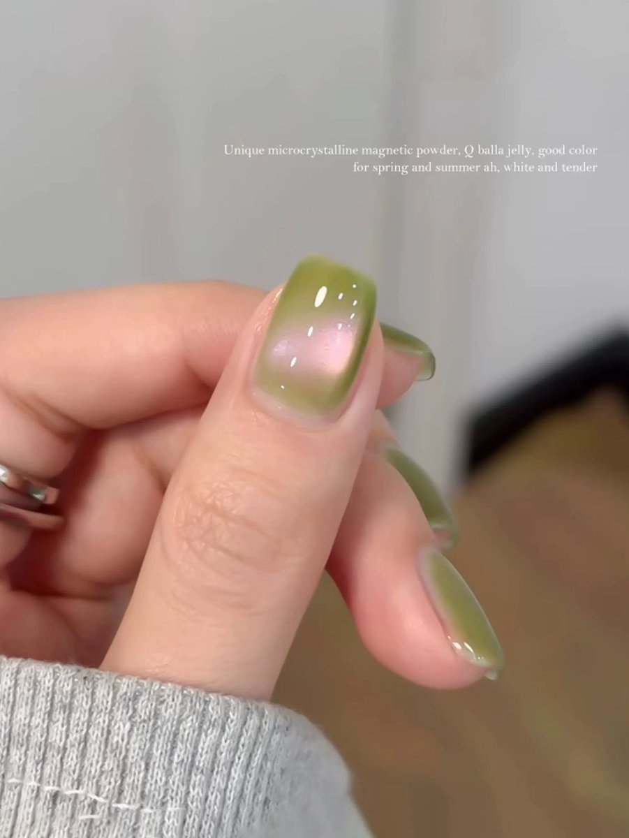 300moods's tweet photo. strawberry matcha nails 🍓🍵 https://t.co/CfmQ39LTgd