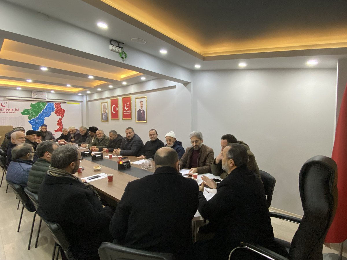 Kademeli olarak gerçekleştirdiğimiz Mahalle Başkanları Toplantılarımızın dördüncüsü,İlçe Başkanımız <a href="/MusaGozutoksp/">MUSA GÖZÜTOK</a> Başkanlığında gerçekleştirildi.
Teşkilatımızın sahadaki gücü olan mahalle başkanlarımızla bir araya gelerek yol haritamızı netleştirdik.