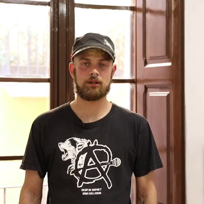 Este tipo ha atacado una carpa de VOX, sabemos que tiene crotal, pero la duda es si está desparasitado.