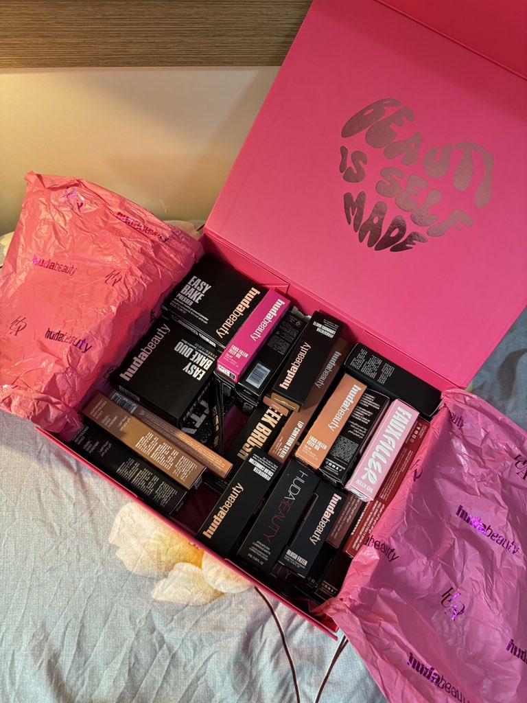 Huda. A queen. Period.
I love youuu <a href="/hudabeauty/">Huda Beauty</a> 💖💖💖💖💖