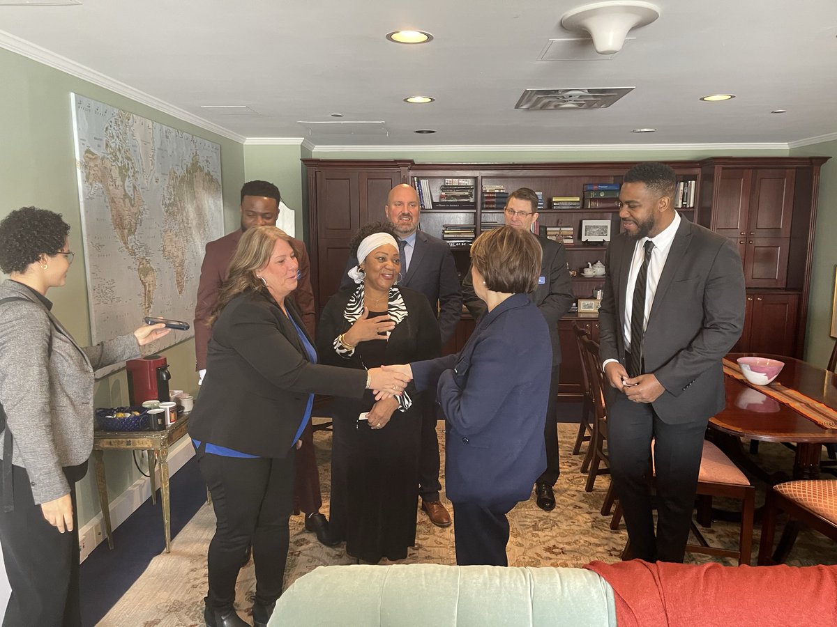 NAESP's tweet photo. Minnesota Principals had a very productive meeting today with Senator @amyklobuchar, who also announced her run for Minnesota Governor. She shared personal stories of growing up in Minnesota and her deep passion for supporting educators.

#PrincipalsAdvocate @MESPAprincipals https://t.co/bSNr4AnYbh