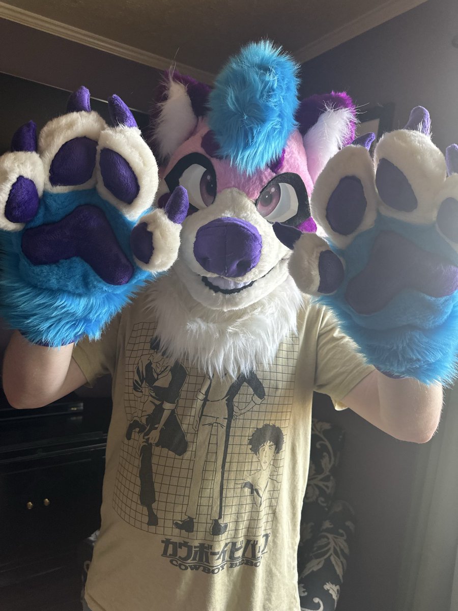 tigermaws's tweet photo. @PiscestheWah new Fursuit just dropped ♥️ https://t.co/SS3m5rtoCm