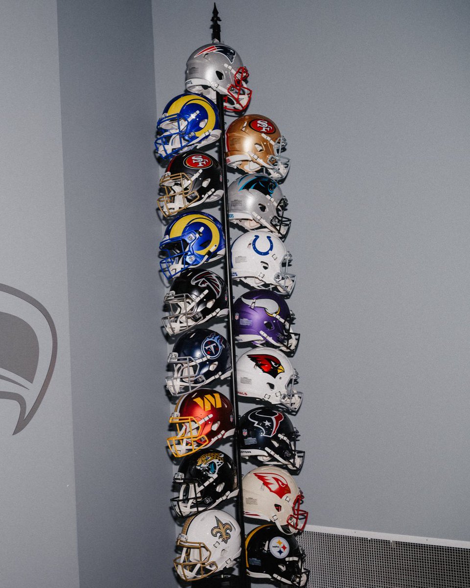 ReneeFreakNFL's tweet photo. Los Seahawks tienen castigo de todos los equipos a los que le ganaron y la estacada final con el casco de los Patriots https://t.co/puado4SWCv