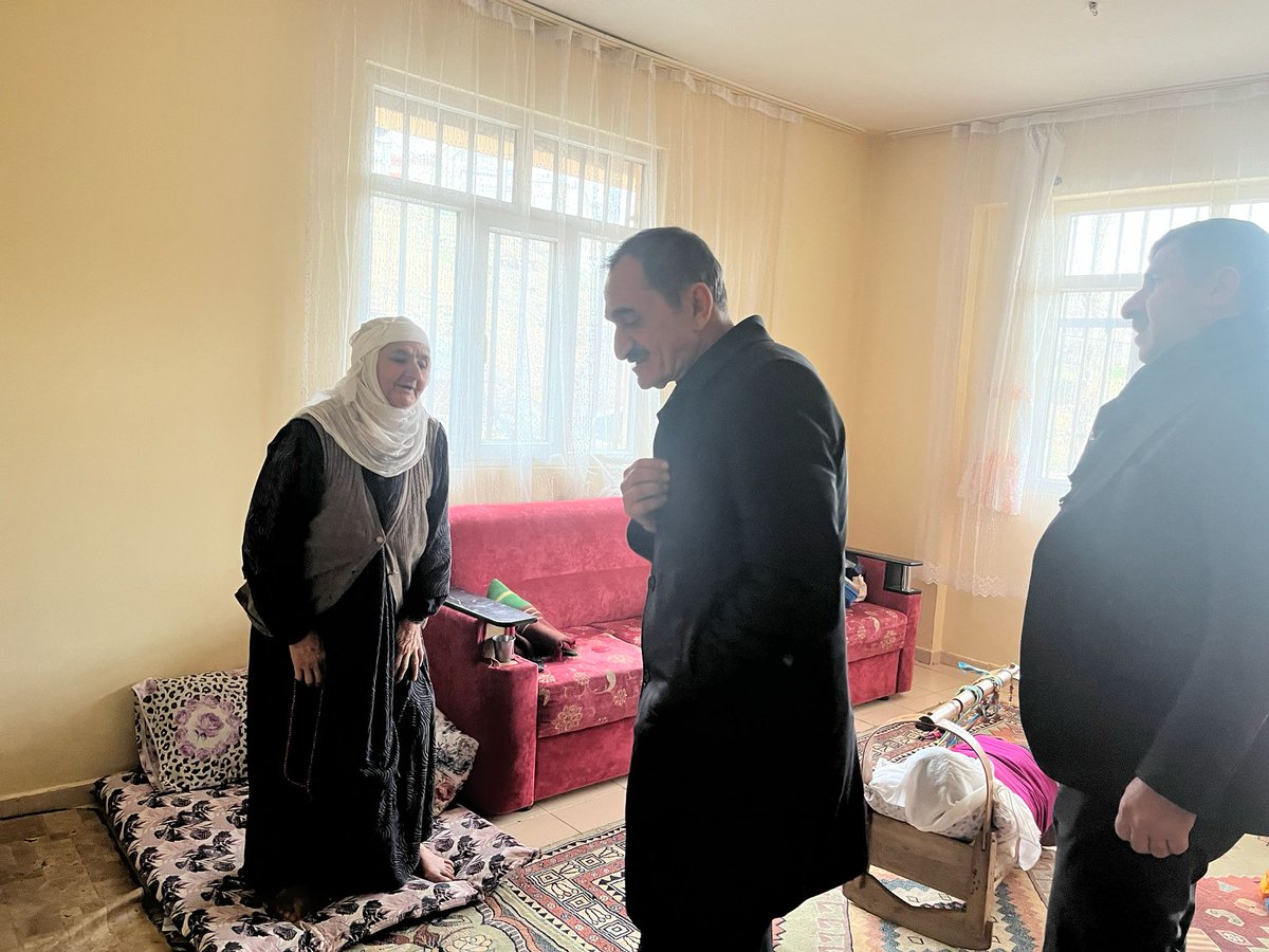İlçe Başkanımız sn. Veysel Çelik ve Yönetim Kurulu üyelerimiz ile birlikte Turgut Özal Mahallesi'nde hasta ve yaşlı ziyaretinde bulundu. Tüm hastalarımıza Cenabı Allah'tan şifalar diliyoruz.