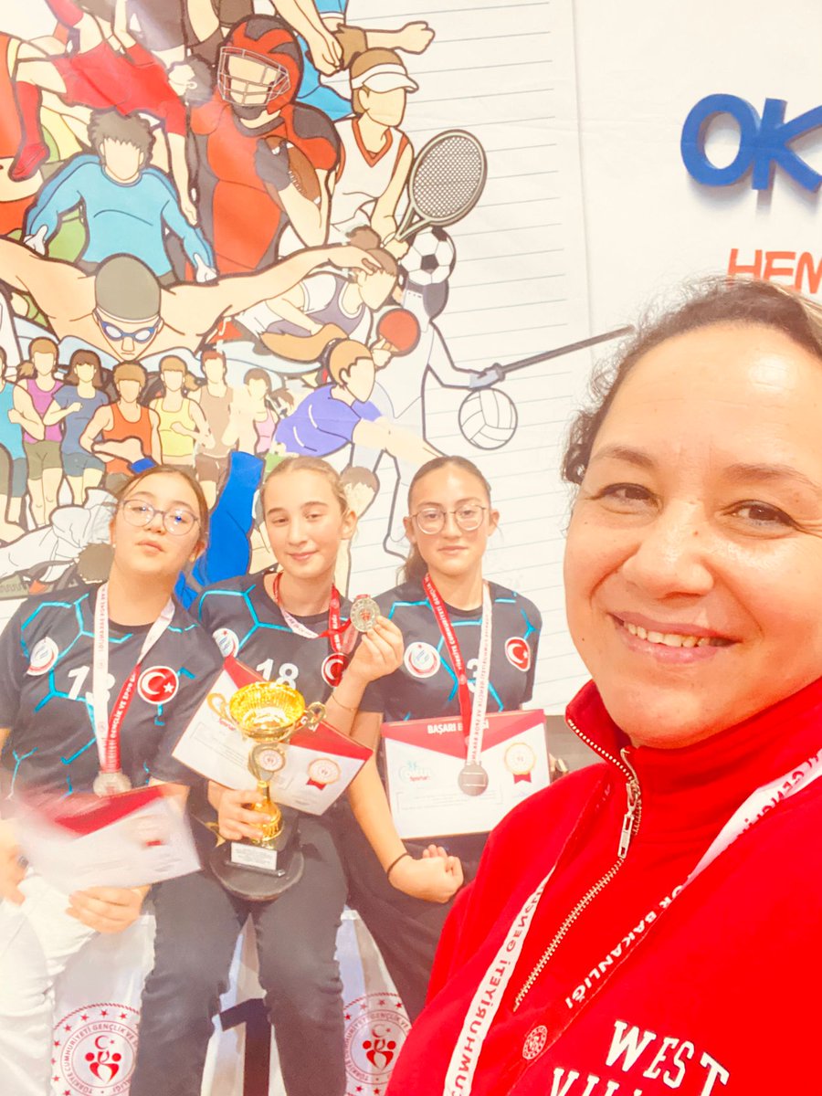 SehitKiz's tweet photo. 🏓 MASA TENİSİNDE TEKİRDAĞ İL İKİNCİSİYİZ! 🏆

Şehit Metin Arslan Kız Anadolu İmam Hatip Lisesi Ortaokul öğrencilerimiz, masa tenisinde göstermiş oldukları azim, disiplin ve mücadele ruhuyla Tekirdağ İl İkincisi olmuştur. https://t.co/5VySGkPsrC