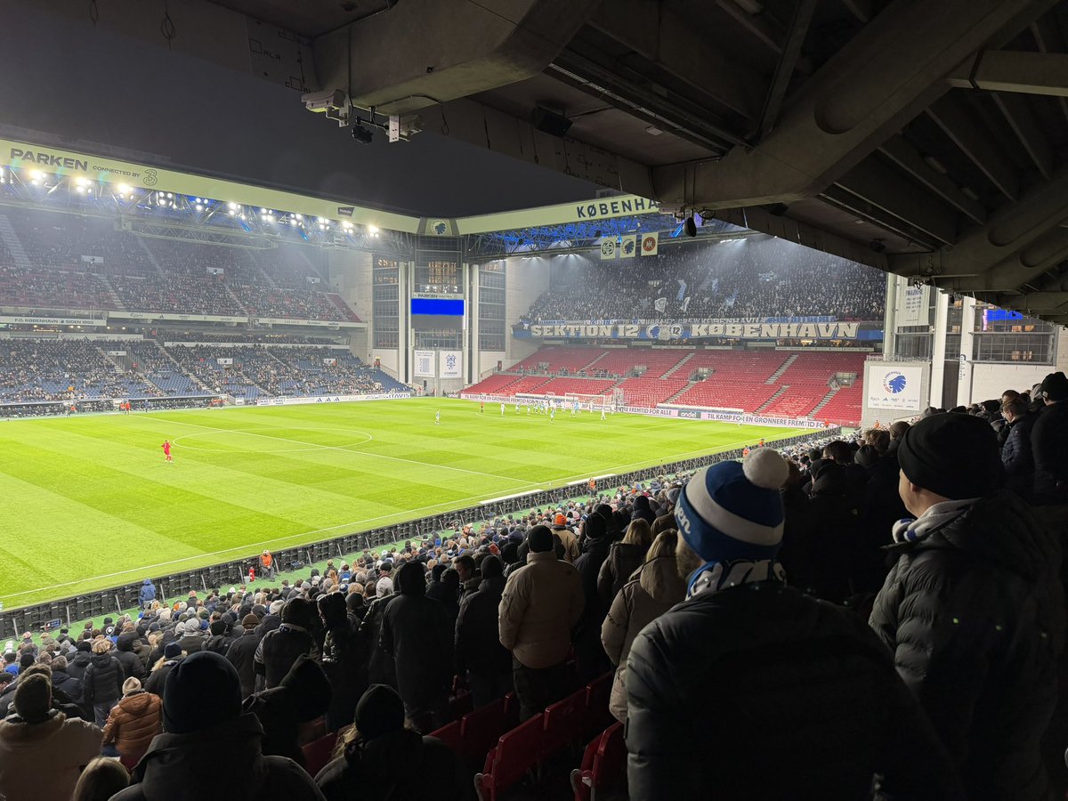 Jesper_HS's tweet photo. Ja modsat sektionen som altid opfører sig eksemplarisk, er den her gamle sure mand på plads i dag som sædvanligt
Var her før Sune - er her efter Sune!
🤍💙
#suneraus #fcklive https://t.co/IhWUlIrK7J