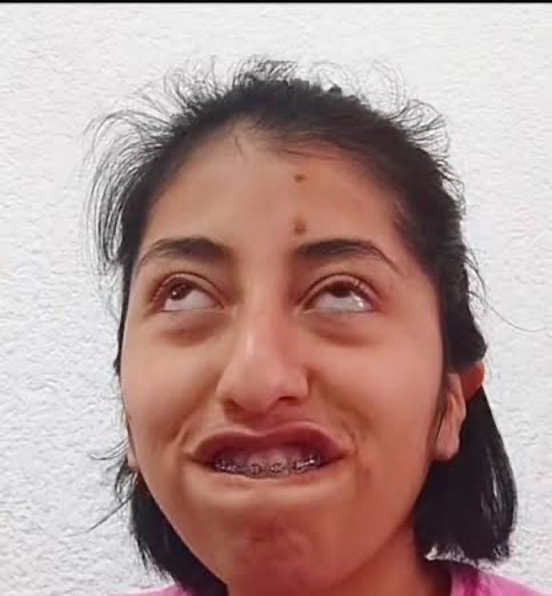 JRENSE1's tweet photo. La Chayucena @azucenau cuando ve a un viejito con biyuyo 💰 💰 
🤣🤣🤣 https://t.co/8WIMlRRliT