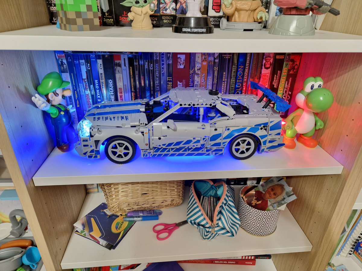 JackTarsonis's tweet photo. Les crossover sont fou sur cette bibliothèque 🤣 https://t.co/ba0Xbtk2HQ