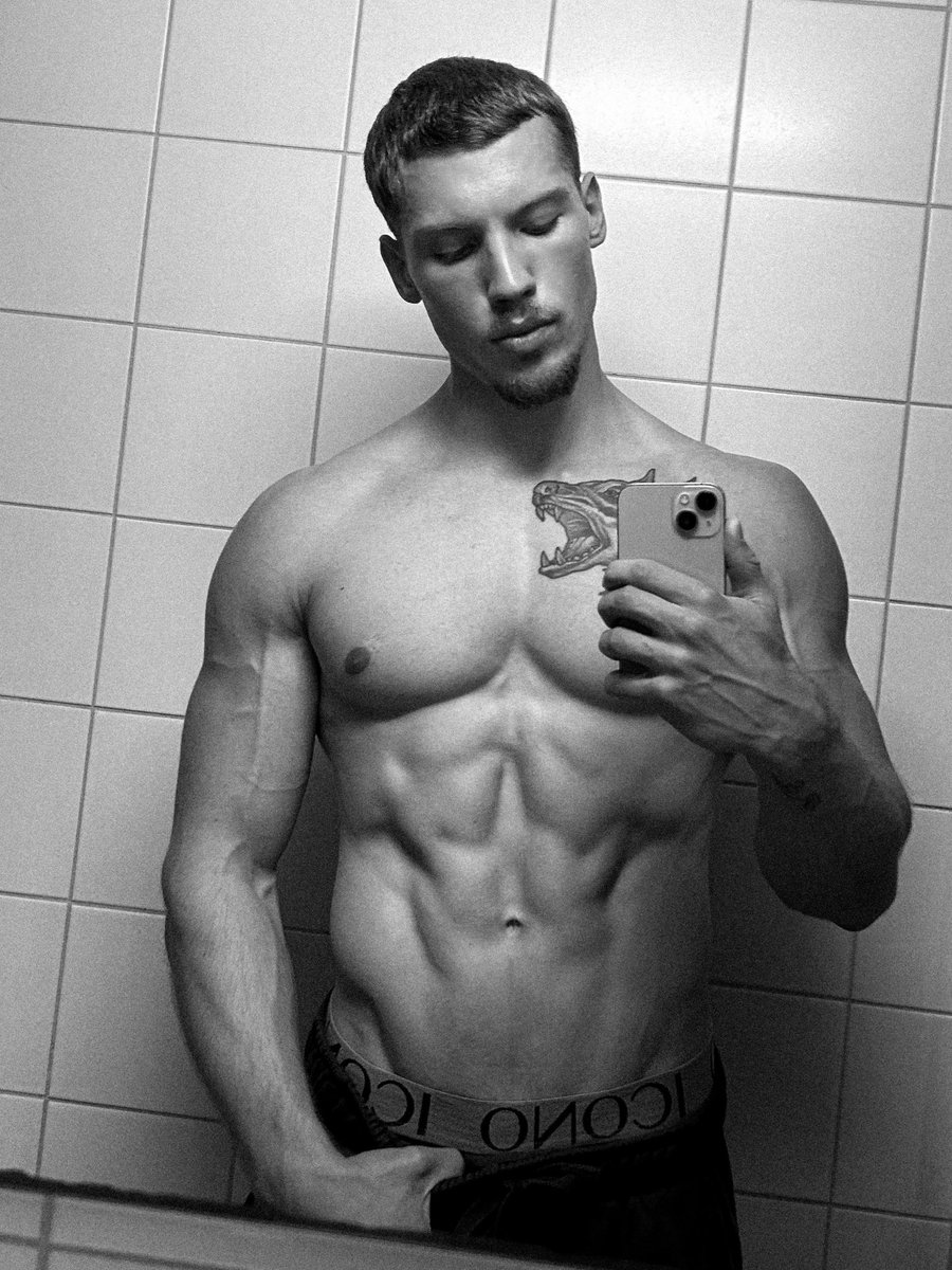 Erik tweet media