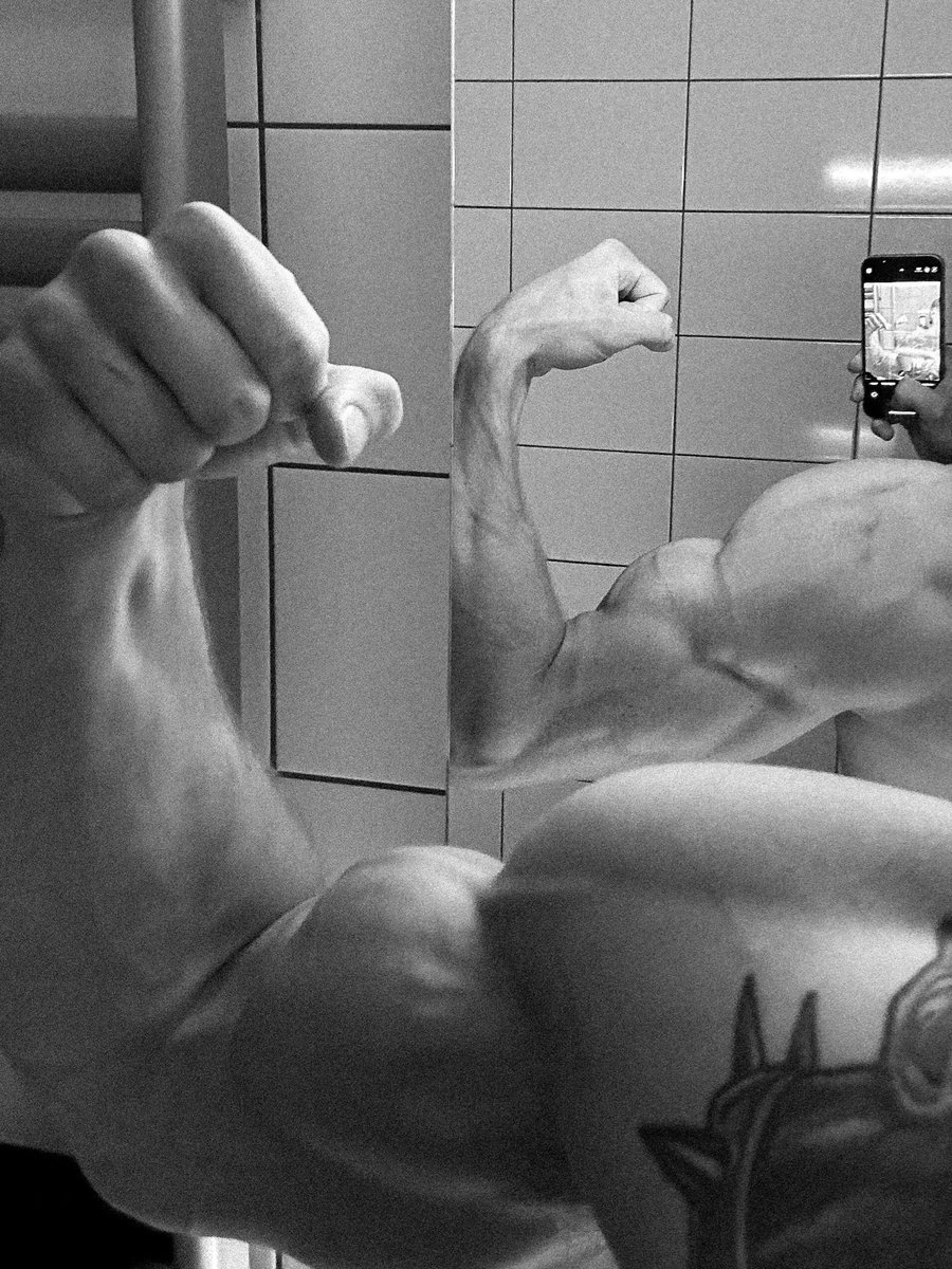Erik tweet media