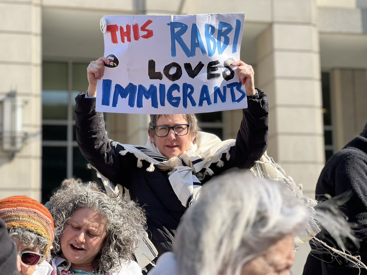 giligetz's tweet photo. Happening NOW!
Mass Jewish protest in front of ICE Headquarters in DC led by hundreds of Rabbis, Jewish leaders and community members. Against ICE terror, authoritarianism and violence. Grounded in Jewish tradition that commands us to love the stranger.
#JewsAgainstICE https://t.co/orBACF9F6C