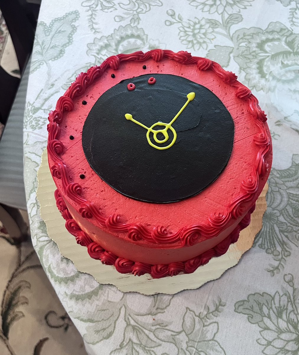 Dante cake for my birthday,,,

I’m going to feel bad cutting this up 
#lcb10