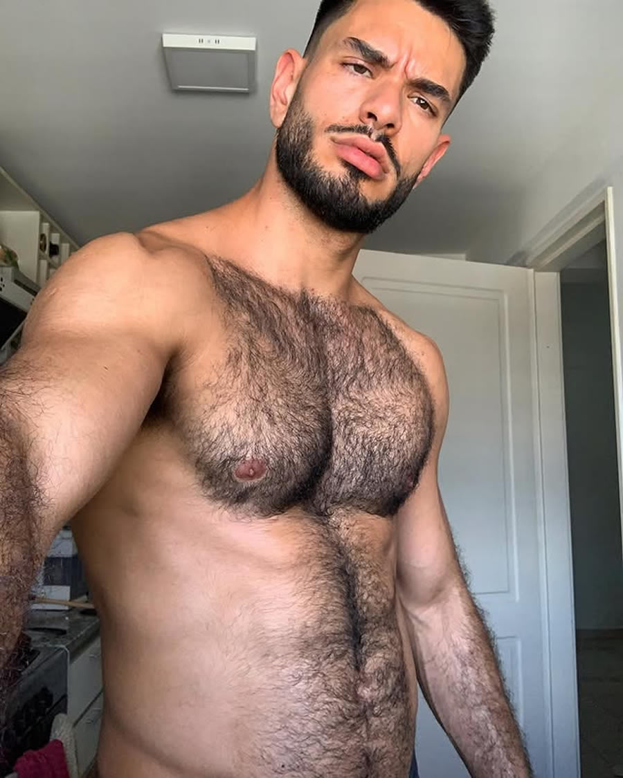 DanPimpao's tweet photo. O médico Nico Zetta foi demitido de um hospital por vender conteúdo adulto no onlyfans. https://t.co/7FQwKIorsJ