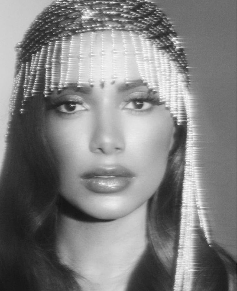 anittaacerve's tweet photo. 🚨ELA VOLTOU! Anitta para o clipe de “Meia-noite”, lead single do seu próximo álbum. https://t.co/yrUTB8KnCg