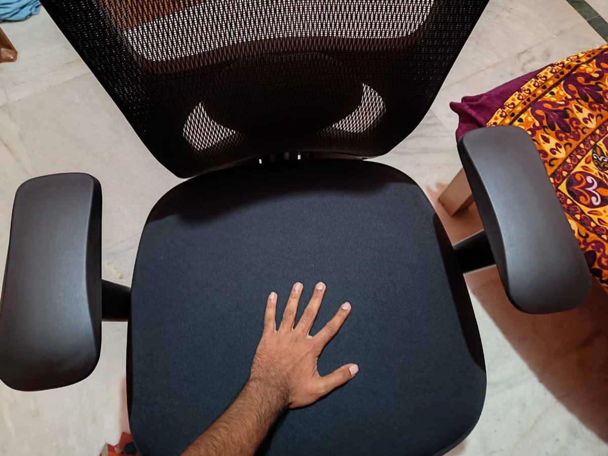 codeAntu's tweet photo. Bought the Green Soul Jupiter Pro 2025 for ₹12k.
Not an expense — an investment in my back, focus, and long coding sessions 💻🪑
Great comfort, pretty wide seat, the adaptive recline is 🔥 https://t.co/Rp8J3AqpId