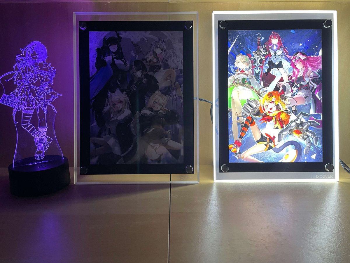 #ShiorinOnAir #holoAdvent #holoJustice I got my Shiori lamp and my Advent and Justice LED frames from Otaku collab, they look so good! Tho, funny thing I may have forgotten that in EU the outlets are different, and I only have 1 adaptater lol. I'll buy another one soon.