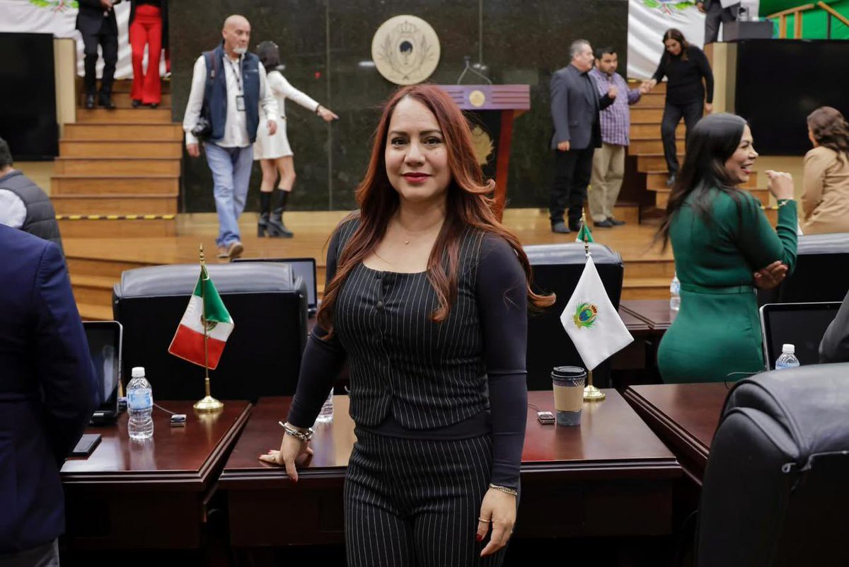 Sandra12Amaya's tweet photo. 🙌🏻♥️ Asumo con humildad y responsabilidad la coordinación parlamentaria de la Coalición Morena-PVEM en el Congreso del Estado. Agradezco la confianza de mis compañeras y compañeros diputados; reitero mi compromiso de trabajar con diálogo, institucionalidad y resultados en favor de las familias duranguenses.

Reconozco el liderazgo y el trabajo de mi compañero, el diputado Héctor Herrera, cuya coordinación fortaleció nuestro grupo y dejó bases firmes para seguir construyendo acuerdos por Durango.

#SeguirAvanzando