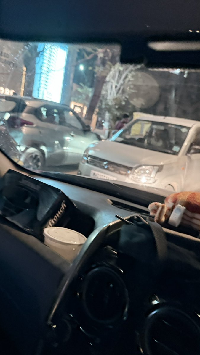 combatmotoring's tweet photo. Best use of police paati...gives them permission to enter one way At Raja Badhe Chowk, #shivajipark #dadar @ShivajiparkPS not even police themselves. Hidden the paati after i started shooting. When confronted started showing power. @MTPHereToHelp @MumbaiPolice @CPMumbaiPolice https://t.co/kOW0q00G8B