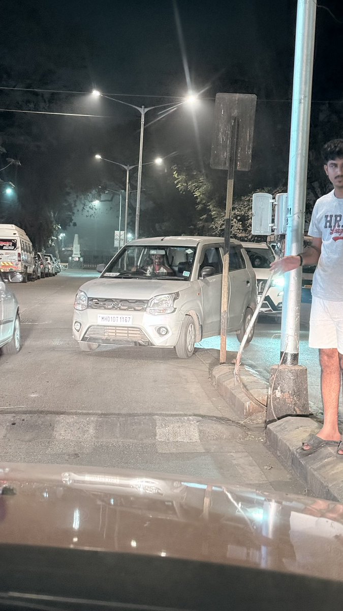 combatmotoring's tweet photo. Best use of police paati...gives them permission to enter one way At Raja Badhe Chowk, #shivajipark #dadar @ShivajiparkPS not even police themselves. Hidden the paati after i started shooting. When confronted started showing power. @MTPHereToHelp @MumbaiPolice @CPMumbaiPolice https://t.co/kOW0q00G8B