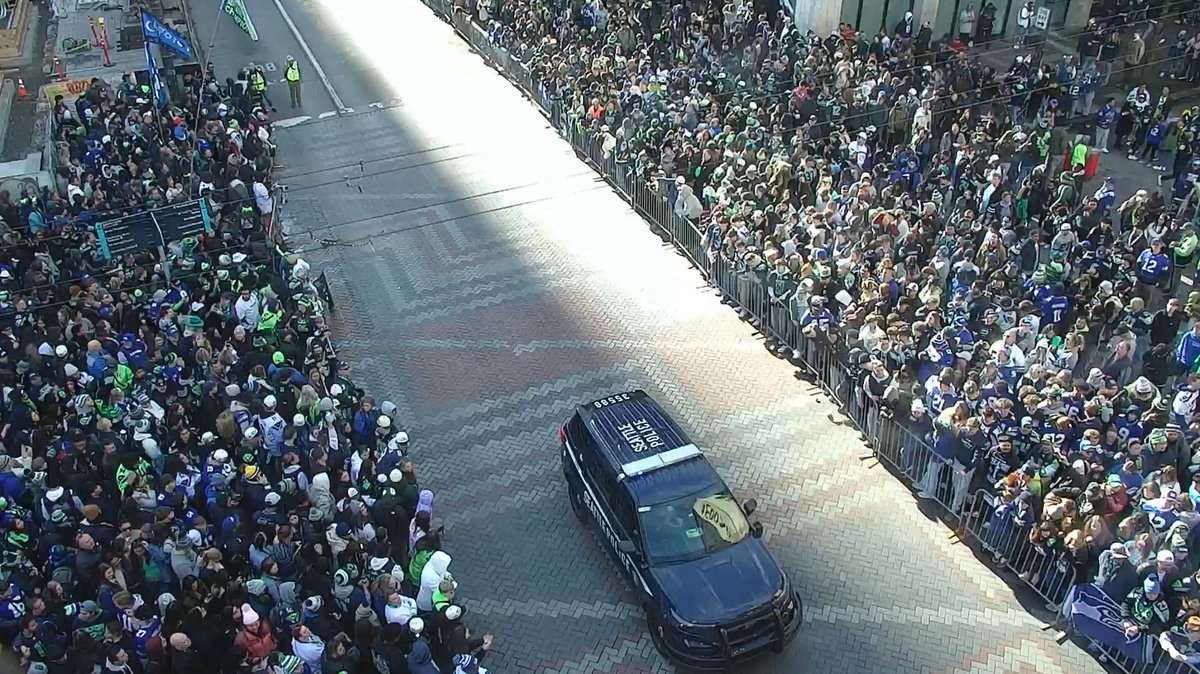 seattledot's tweet photo. 12 showing up big time today to celebrate the Seahawks. Have fun out there, everyone! 

The parade is scheduled to begin at 11 AM and travels along 4th Ave through downtown and will end around 1 PM.

We expect travel delays to persist throughout the day! https://t.co/i2QreQtc8b