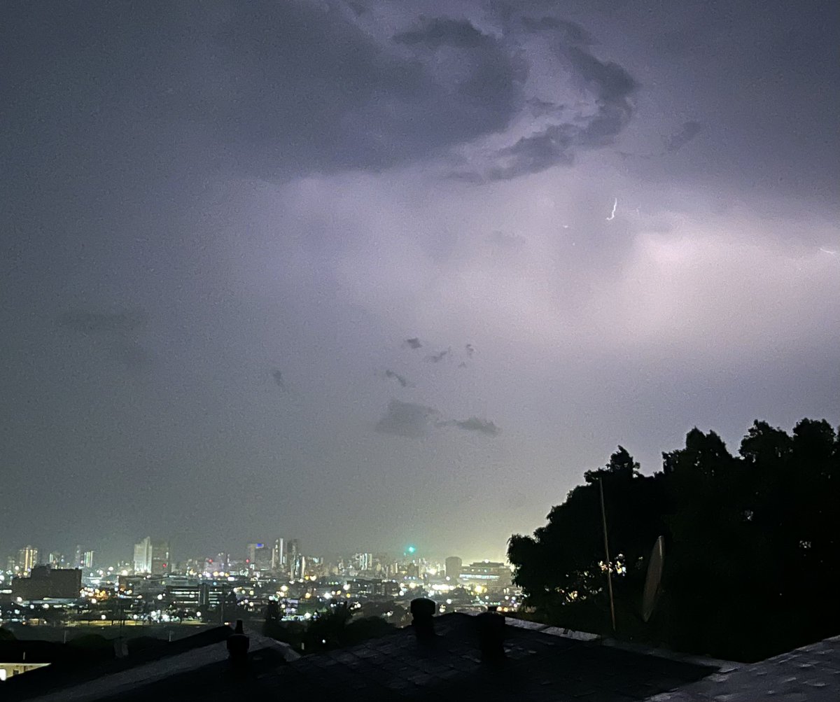 Heavy thunderstorm brings cool breeze into hot &amp; humid Durban….