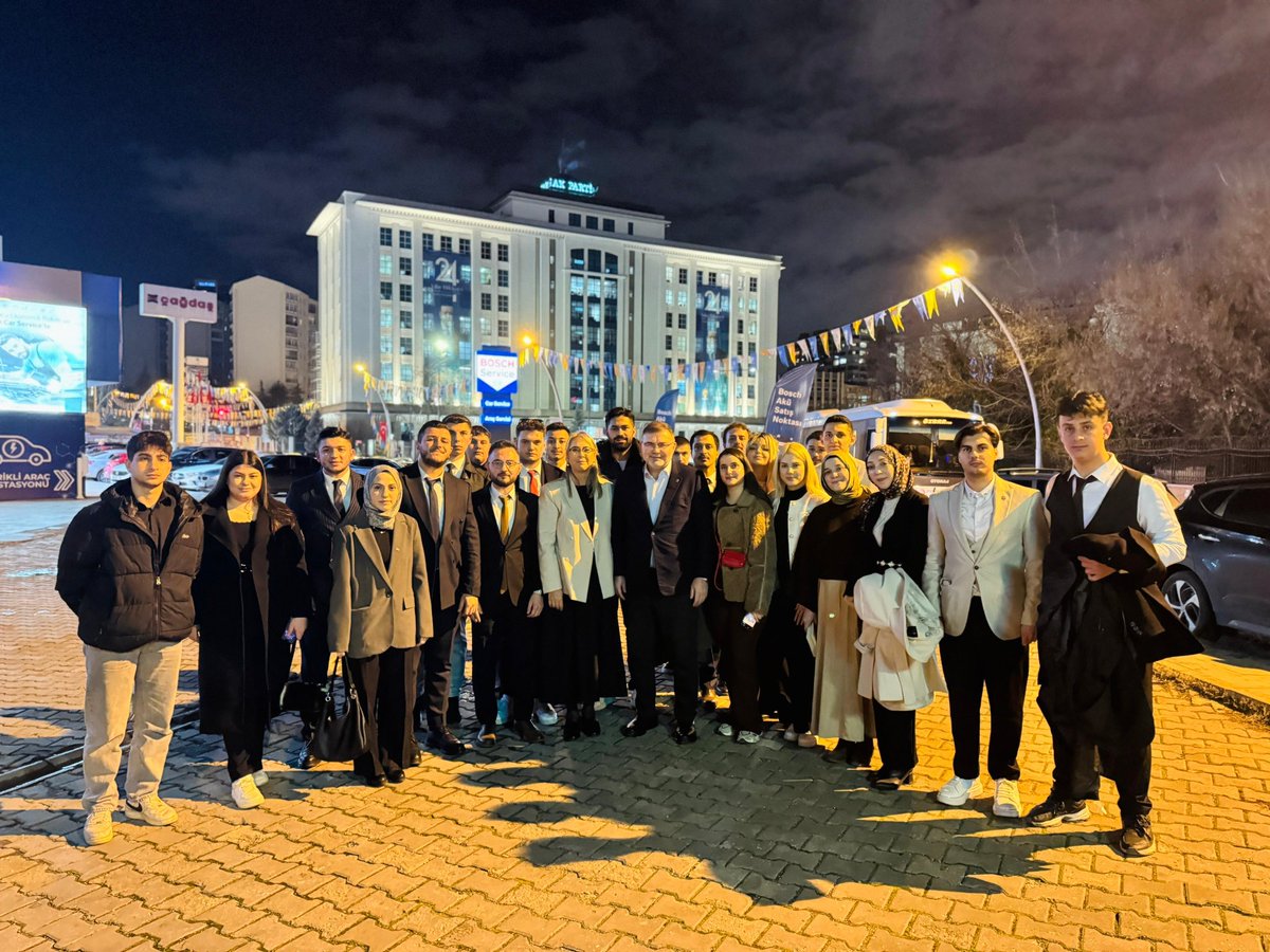 📍AK Parti Genel Merkez/Ankara

İzmir İl Gençlik Kolları Yeni Seçmen Başkanlığımızın Genel Merkezimize gerçekleştirdiği anlamlı ziyarette genç kardeşlerimizle bir araya geldik.

İzmir Milletvekilimiz Sayın <a href="/CeydaBC35/">Ceyda Bölünmez Çankırı</a> ’nın da katılımıyla gerçekleştirdiğimiz buluşmada gençliğin