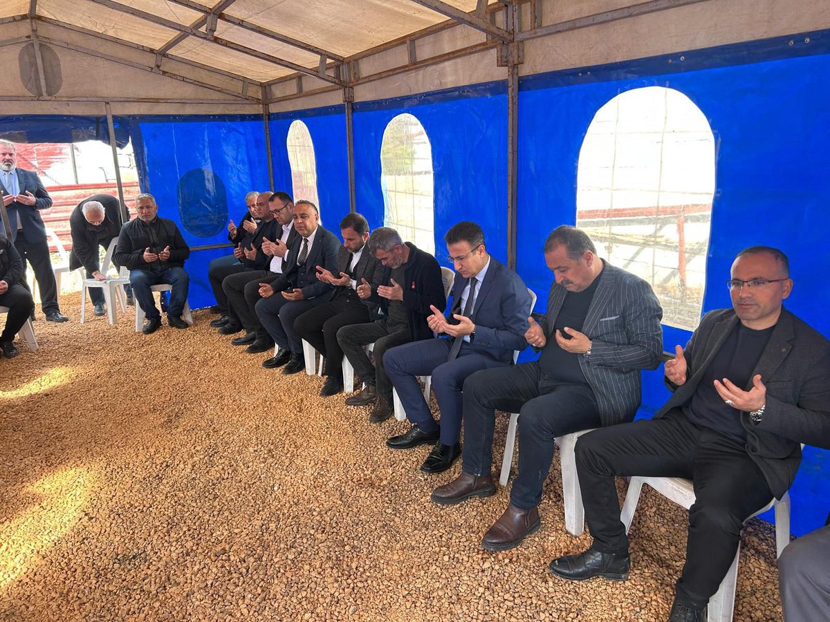 Kaymakamımız Sayın Ayhan AKPAY, 10.02.2026 tarihinde Çamsarı Mahallesi Acerköy Sokaktaki evlerinin civarında elim bir şekilde suda boğularak vefat eden Emre ve Şeyda SERT çiftinin çocukları Ömer (5), İsmail (3) kardeşlerin cenaze törenine katıldı. İlçemizde büyük bir üzüntüye