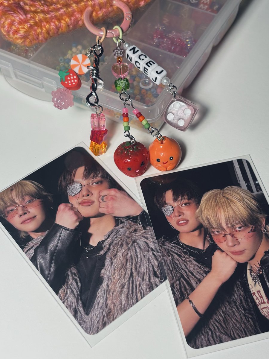 wijuzzn's tweet photo. made a 🍓🍊 ncej keychain <3 https://t.co/0R8SId8aHD
