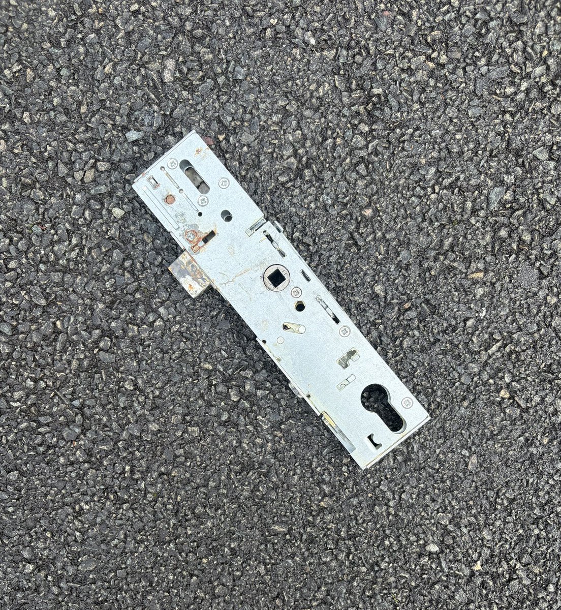 pickalock's tweet photo. Broken gearbox on uPVC door replaced
#property #uPVCdoors #carmarthen #carmarthenshire https://t.co/DRPc5rtfo7
