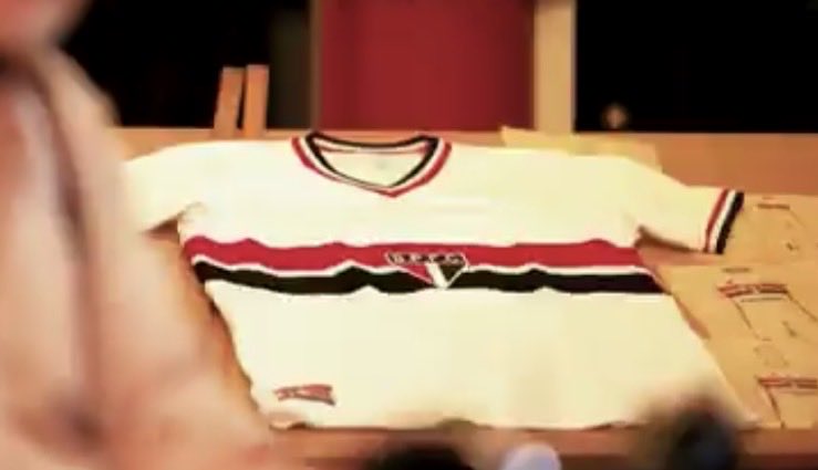 ibere_junior182's tweet photo. @SaoPauloFC @newbalance Os caras com a receita do sucesso na mesa e ainda conseguiram errar...🤦🏻‍♂️ Era só lançar essa e iriam vender milhares fácil 🤷🏻‍♂️ https://t.co/6vhvJBvnxf