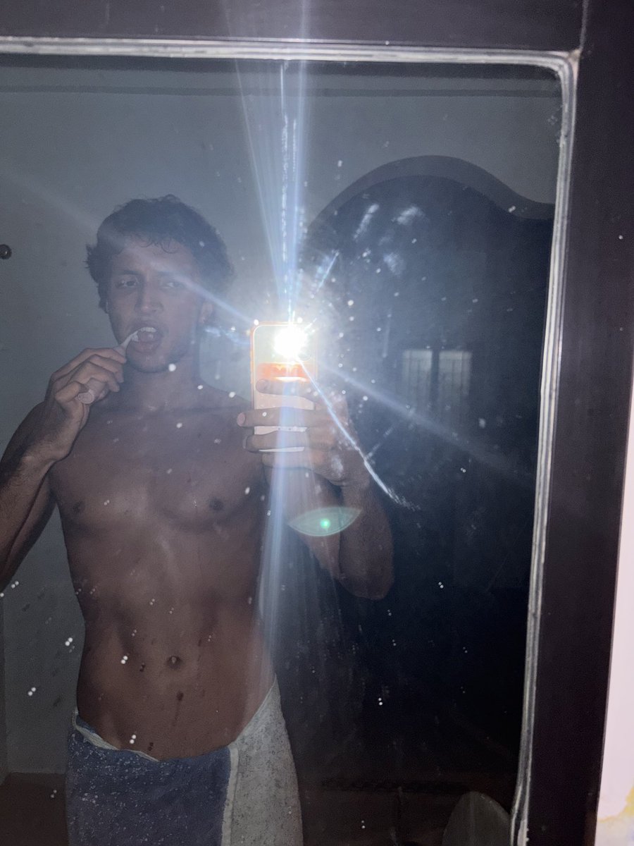 mishallnot's tweet photo. i love brushing my teeth https://t.co/TvnIoMalYy