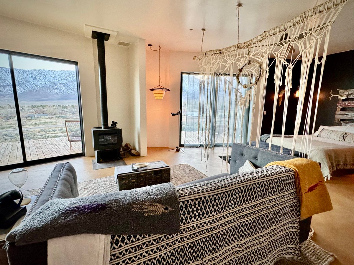lonesierraviews's tweet photo. 🌄 East-Wind-On-Lone-Starr Vacation 🌄

📲 Book now: https://t.co/88IqOUD9ua

#EastWindOnLoneStarrVacation #MountainEscape #EasternSierra #Wanderlust #ExploreCalifornia #EscapeTheOrdinary #HomeAwayFromHome #DesertRetreat #hikingadventures #MountainGetaway #NatureLovers https://t.co/S9F5LibTO9