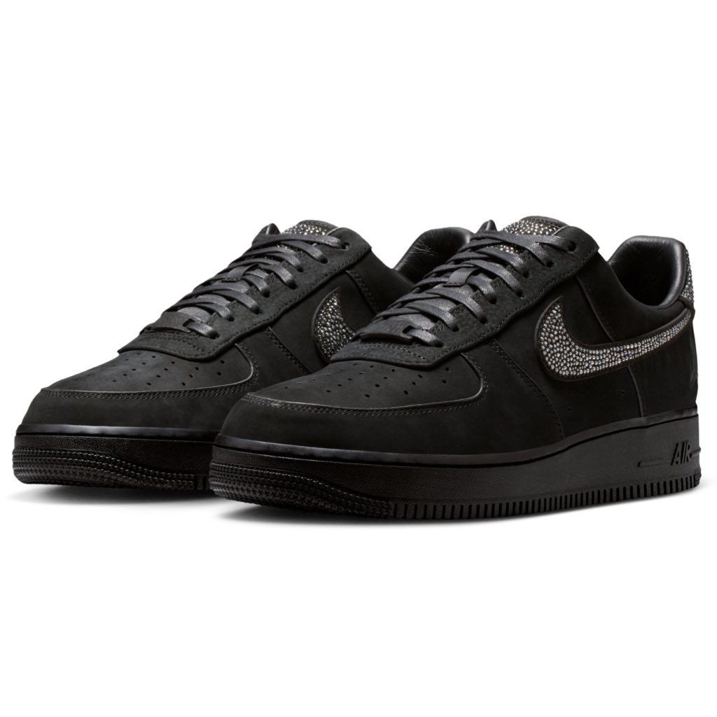 SNKR_TWITR tweet media