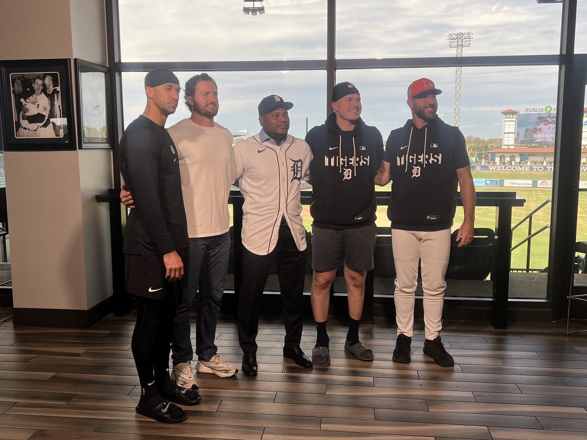 Evan Petzold tweet media