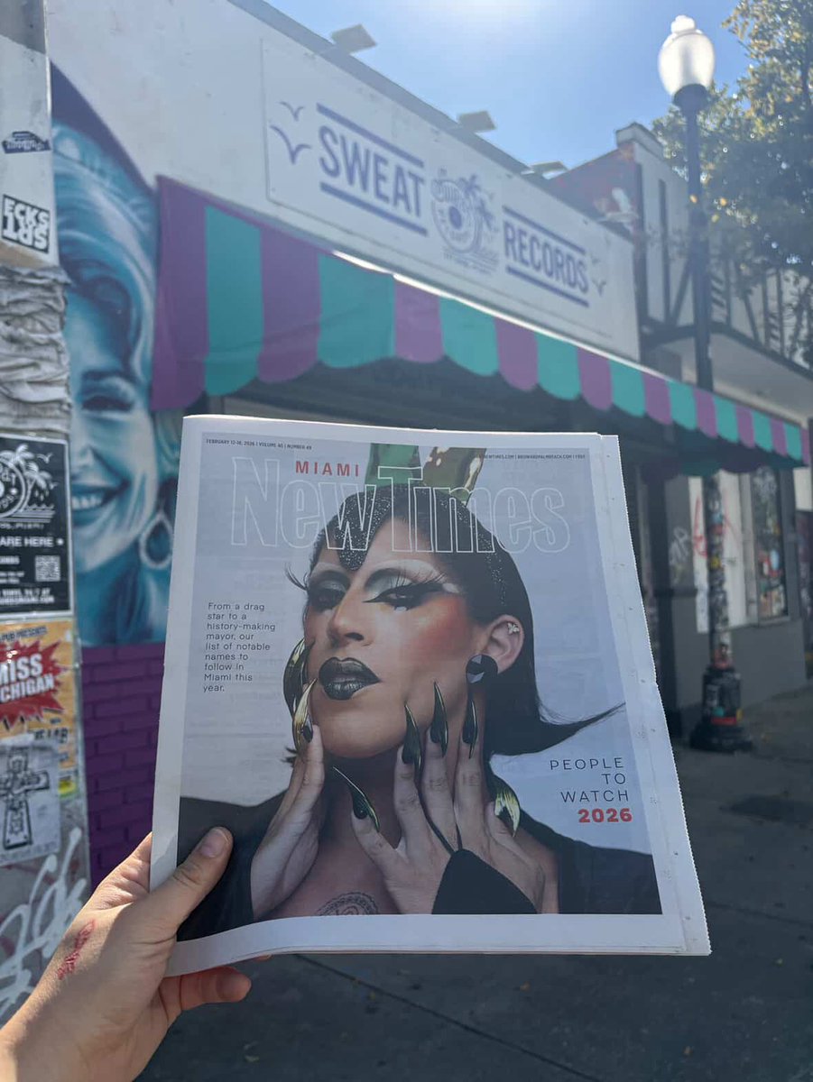 fioredeicieli's tweet photo. I’M ON THE COVER OF THE PAPERRRRRRR https://t.co/WwLikTPRR6