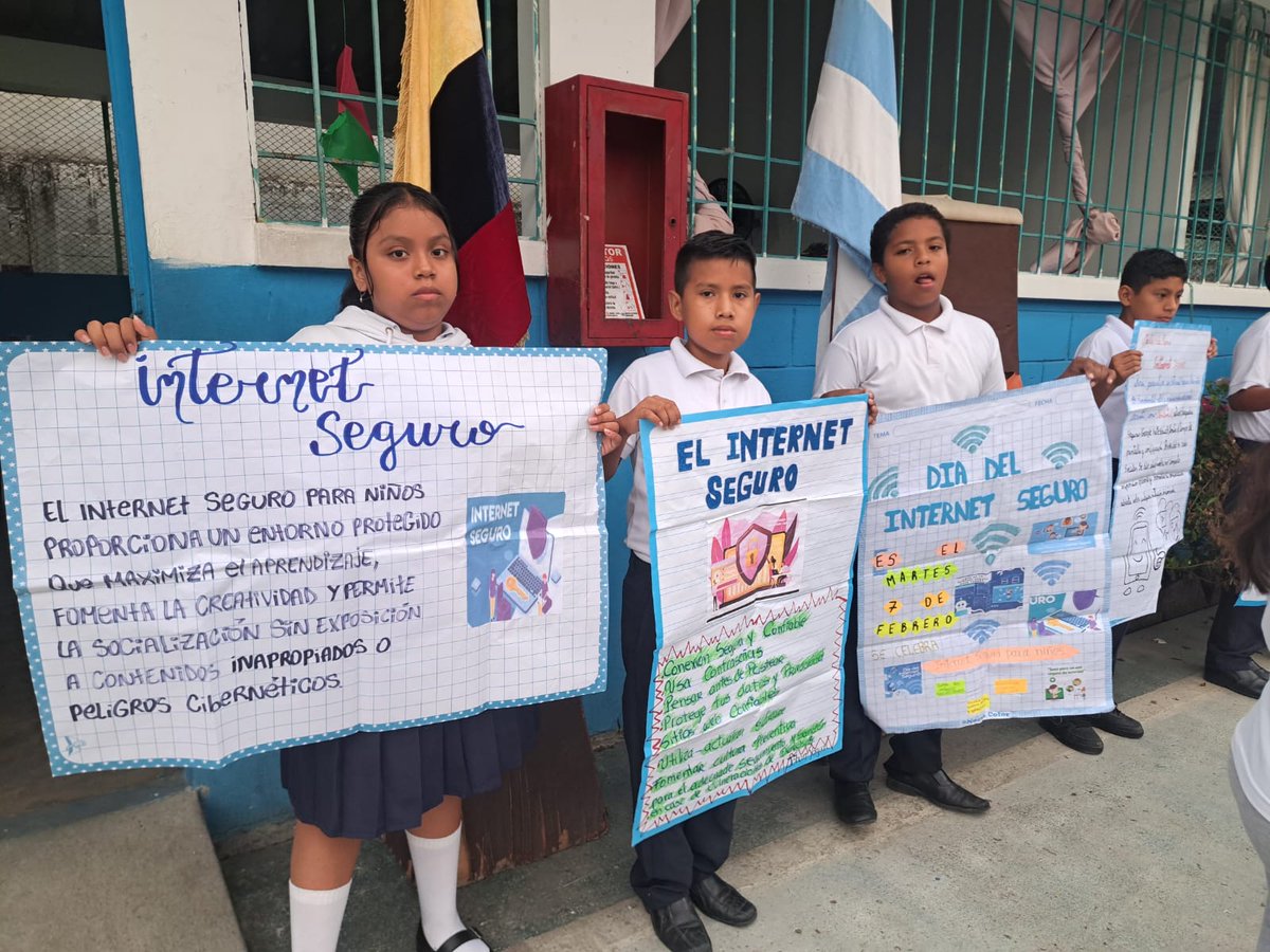 EducacionZ8_Ec's tweet photo. 🎨 A través de juegos lúdicos y dinámicas interactivas, nuestros jóvenes aprenden a navegar con seguridad y a proteger su huella digital de forma dinámica y divertida. 
El talento se hizo presente con presentaciones artísticas llenas de mensajes positivos. 🤝
#ElNuevoEcuador https://t.co/B13QQPQRIS