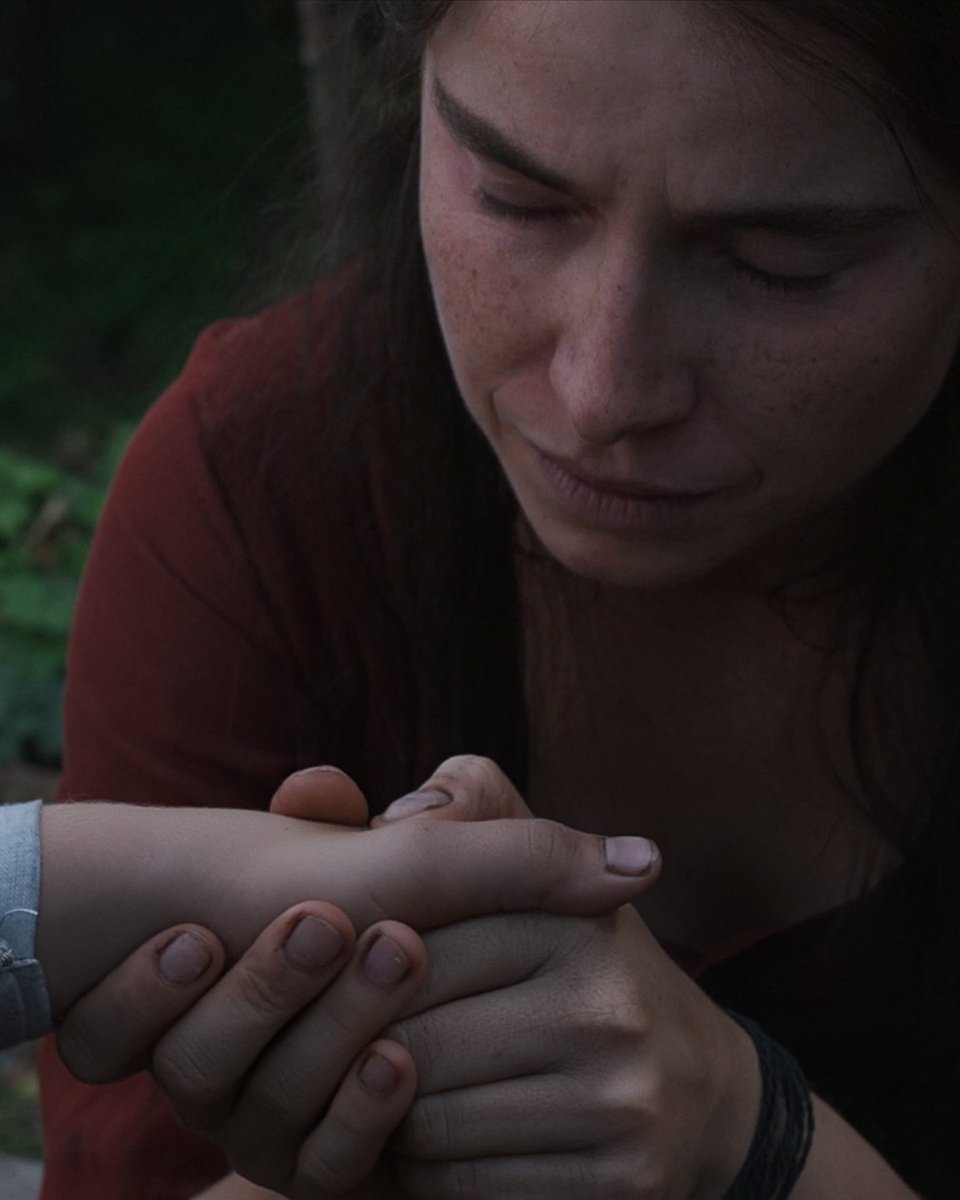 Il_Nerdastro's tweet image. "Il Resto è Silenzio".
Due righe su HAMNET, il film di Chloe Zhao sul dolore, sulle parole che servono ad affrontarlo, la conferma che Jessie Buckley è la straordinaria attrice che so essere da anni e sì, parla anche di "Amleto": instagram.com/p/DUoKJ1djZpn/

#Cinema