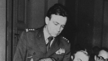 Arkadiu62892963's tweet image. 22 lata temu zmarł płk Ryszard Kukliński, oficer Sztabu Generalnego LWP, który przekazał CIA informacje o przygotowaniach do wprowadzenia stanu wojennego w Polsce oraz plany tej operacji, a także inne tajemnice Układu Warszawskiego #poci