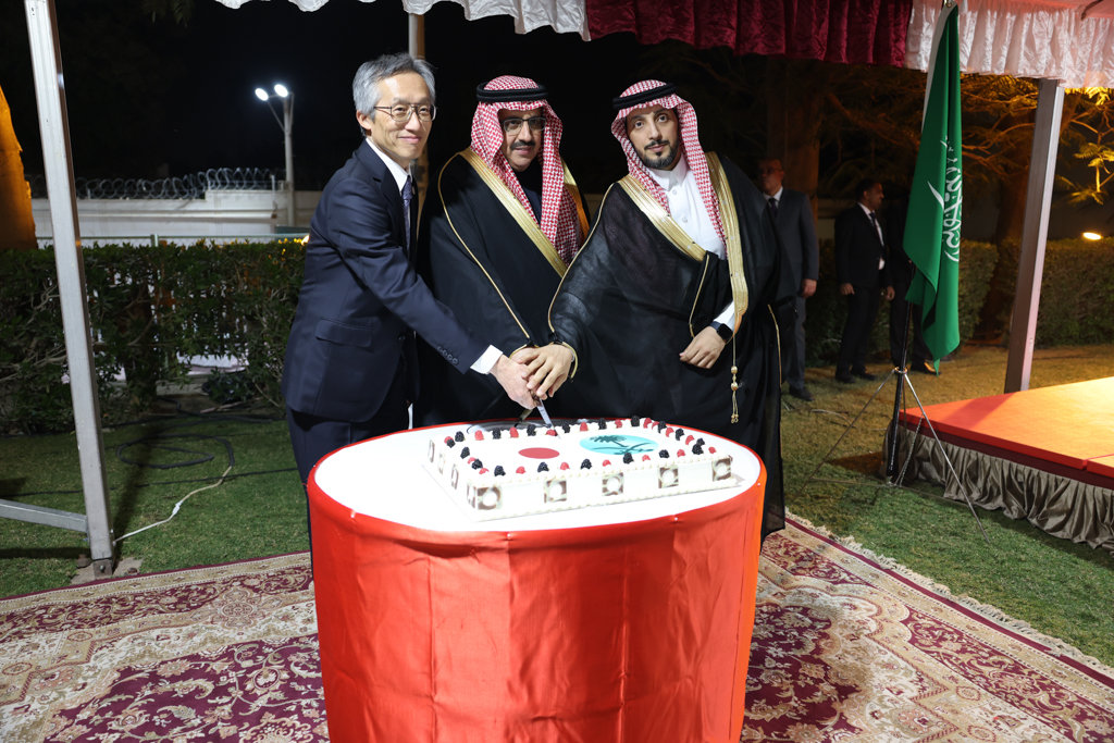 arabnews's tweet photo. Japanese Ambassador Yasunari Morino hosted a reception attended by #Riyadh Deputy Governor Dr. Faisal bin Abdulaziz Al-Sudairy. A night highlighting strong diplomatic ties, cultural exchange, and shared future visions. https://t.co/yidxDC9aPA

#SaudiJapan 
@JapanEmbassyKSA https://t.co/4zj1Wt5Fg5