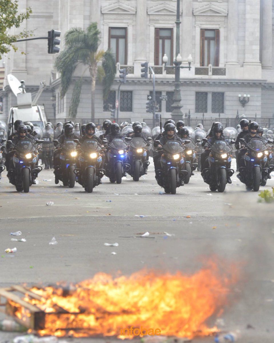 Mirá lo que es esta foto. 
Que vivan las fuerzas 🤩